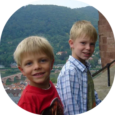 2 kleine Bonner HalbBelarusen auf dem Heidelberger Schloss 2007